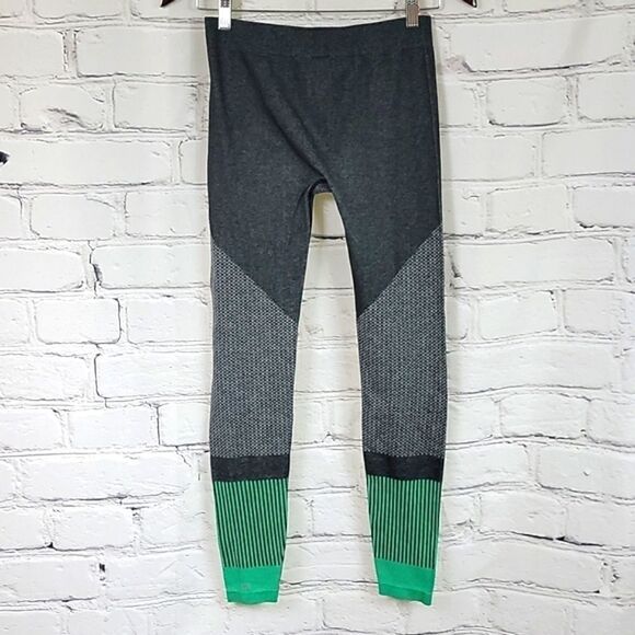 GapFit
Motion Leggings - Picture 6 of 8